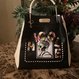 You will love this bag it’s a lovely bag